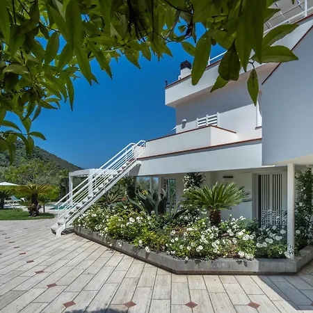 Graziosa - Italian Escape Villa *